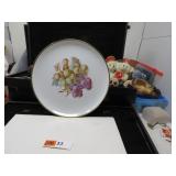 LOT BAA 33 GRAPE PLATE BACHEBACH  8 ROUND