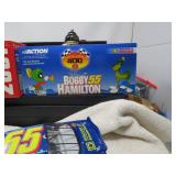 LOT SM 92  BOBBY HAMILTON  #55 LOONEY TUNES  R