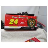LOT SM 49 JEFF GORDON FOUNDATION HOLIDAY CAR 2007