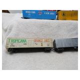 LOT GH 2  HO TRAIN CARS TROPICANA JUICE  SWIFT PRE