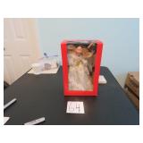 LOT EE 64 TREE TOPPER CHRISTMAS ANGEL