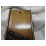 LOT MW 34  T&D MFG. CO VEGTABLE CUTTING BOARD