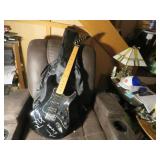 LOT MC 9 RICHIE SCARLET AUTOGRAPHED  GUITAR