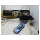 LOT SM 6   # 24  DUPONT /PEANUTS  2000 ELITE  CAR