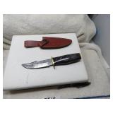 LOT FF # 14  HUNTING KNIFE 4 INC BLADE GRAY HANDLE