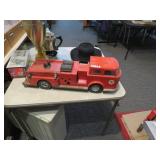 LOT KE 22  TEXACO OLD METAL HEAVY FIRE TRUCK