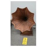 OAK HORN PHONOGRAPH - UNMARKED - 18"
