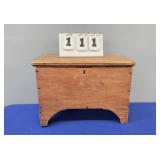 LIFT TOP DOLL BLANKET CHEST