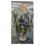 1980S MILITARY ALICE GEAR WITH MANNEQUIN