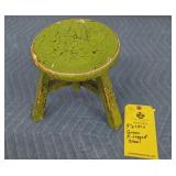 GREEN 3 LEGGED STOOL - 9"