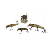 Lot: Vintage Reel with 3 vintage lures