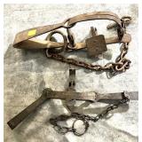 Lot: 2 Vintage Traps, 1- Victors