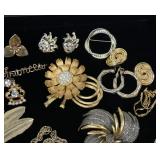 Lot, fashion jewelry, including Monet and Napier