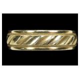 14K Yellow gold patterned band ring, size 10,