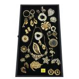 Lot, fashion jewelry, including Monet and Napier