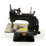 Singer Sewhandy Model 20 Childs Hand Crank