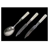 Lot, mother of pearl handled knives and spoon