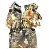 Lot: 2 Pairs of new camo gloves and size XL