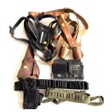 Lot: assorted holsters and straps