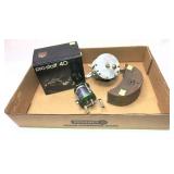 Lot: 3 Assorted reels and vintage bait box,