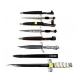 Lot: 4 assorted reproduction knives with scabbards