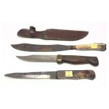 Lot: 3 Vintage knives with one leather sheath