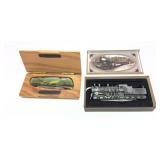 Lot: 2 Novelty knives with boxes, Train WM No. 6