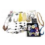 Lot, assorted fashion jewelry and buttons