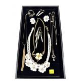 Lot, fashion jewelry, including Trifari