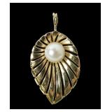 14K Yellow gold leaf shaped pendant with pearl,