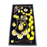 Lot, assorted yellow fashion jewelry