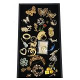 Lot, fashion pins and earrings
