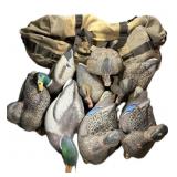 Lot: Hunting working decoys in canvas decoy bag