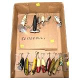 Lot: assorted vintage fishing lures, includes: