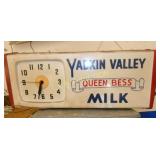 YADKIN VALLEY QUEEN BEES CLOCK 11X24