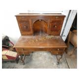 LADIES MAH. CHANICS FURN CO. DESK 40X48