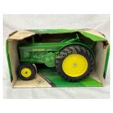 1/16 Scale John Deere Diesel Tractor Model with Or