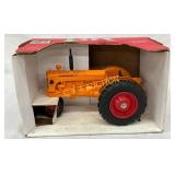 1:16 Scale Minneapolis-Moline Tractor Model, Colle