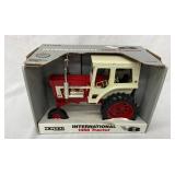 Ertl International 1468 Tractor V8 1/16 Scale Diec
