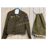 U.S. Military Uniform Jacket and Pants with Patche U.S. Military Uniform Jacket and Pants with Patche