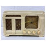 Fada Model 750 Bakelite Tube Radio, 14in by 8in
