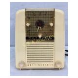 Westinghouse Model H-397T5 Ivory AM Radio with Int