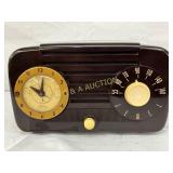 Jewel Model 920A Brown Bakelite Radio With Clock