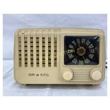 Air King Model 4706 Tabletop AM Radio in Beige Pla
