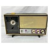 Westinghouse Model RC4287GB Solid State AM/FM Radi