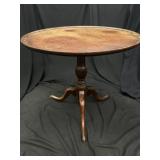 Tripod Pedestal Mahogany Pie Crust Table 33'