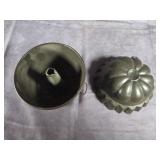 VINTAGE BUNDT PAN & FOOD MOLD