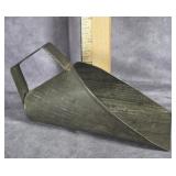 VINTAGE SMALL TIN SCOOP