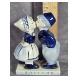 DELFT BLUE KISSING FIGURINE
