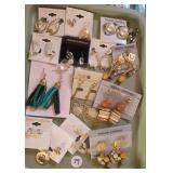 COSTUME JEWELRY BOX LOT